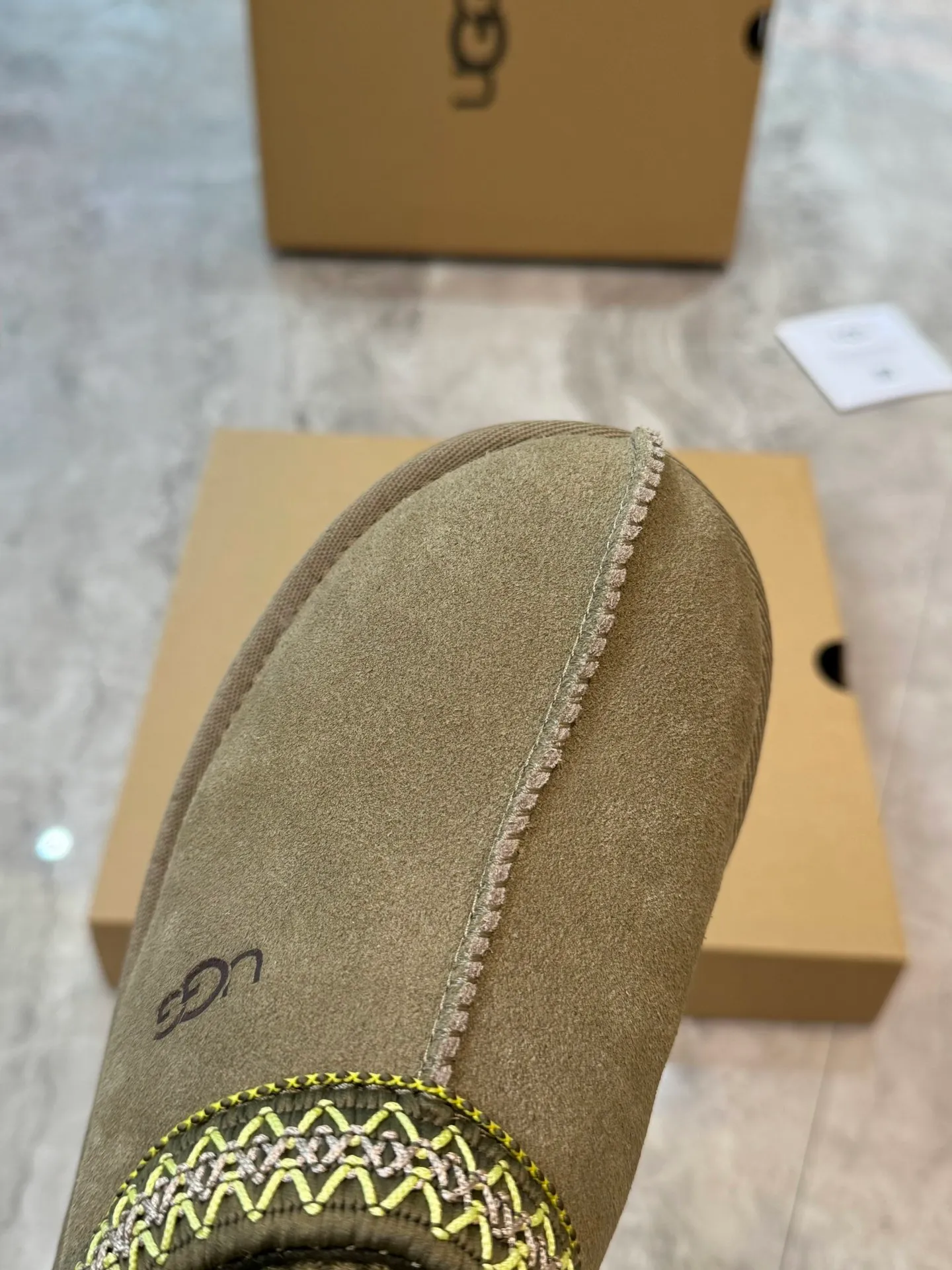 Self-pickup 💰520 New snow boots 1125956 Ethnic style plus sock cover, the sock cover is inserted into the wool. The surface is made of imported silk cow suede, and the inner part is made of Longfeng fur. Foam outsole has light anti-slip characteristics. Four colors, 35-40